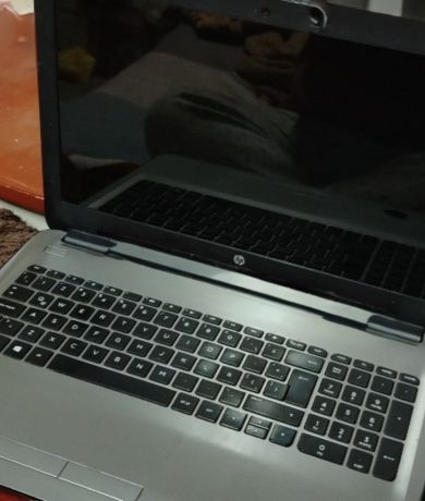 Laptop HP optimizada para estudio y tareas – Tacna