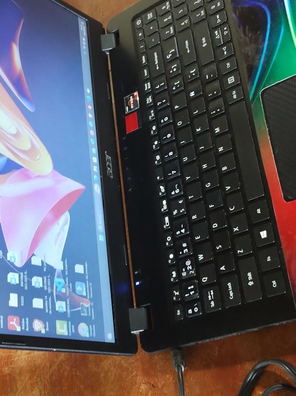 Vendo Laptop Acer (usado buen estado) razen 3, 12 GB de Ram
