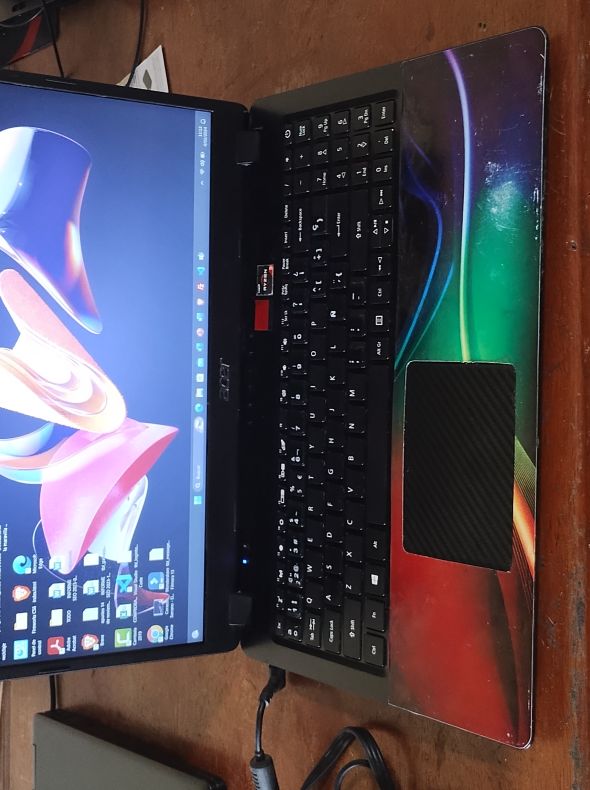 Vendo Laptop Acer (usado buen estado) razen 3, 12 GB de Ram